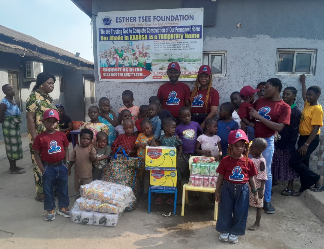 CHSSYP volunteers with children